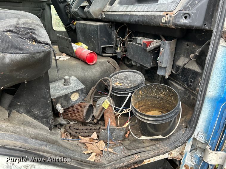 image for item EK4390 1992 Ford CF8000 seal coat truck