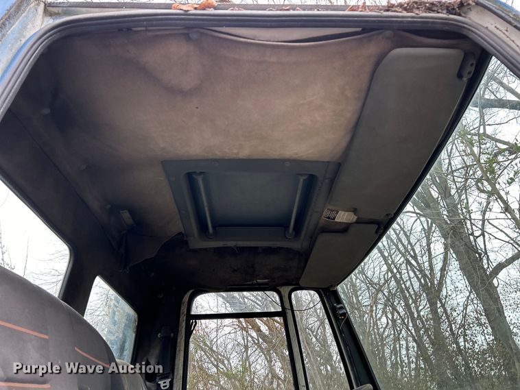 image for item EK4390 1992 Ford CF8000 seal coat truck