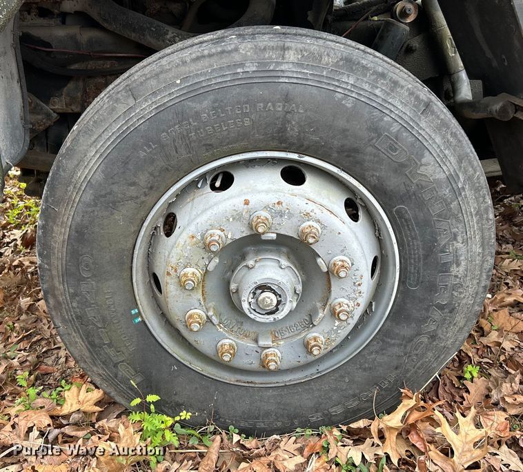 image for item EK4390 1992 Ford CF8000 seal coat truck