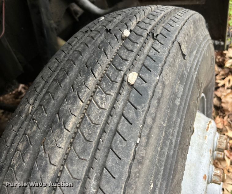 image for item EK4390 1992 Ford CF8000 seal coat truck