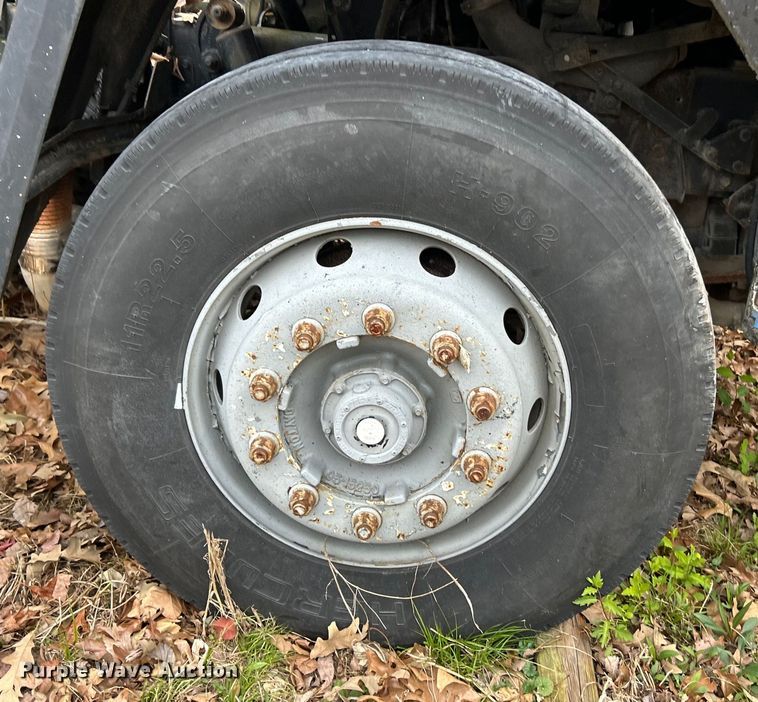 image for item EK4390 1992 Ford CF8000 seal coat truck