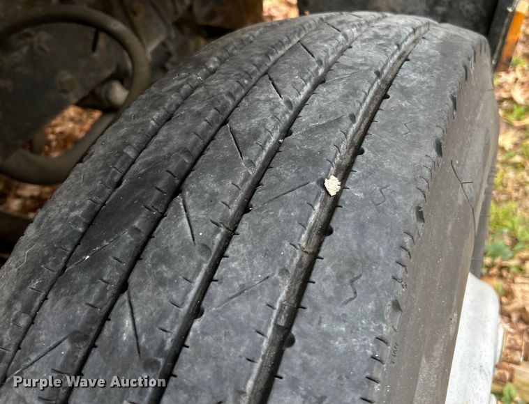 image for item EK4390 1992 Ford CF8000 seal coat truck