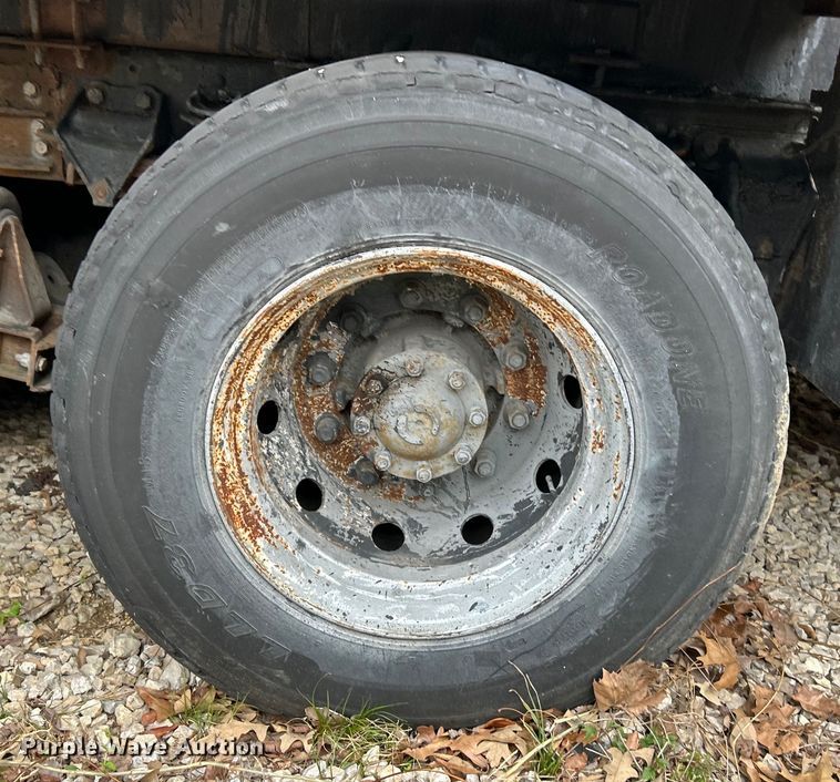 image for item EK4390 1992 Ford CF8000 seal coat truck