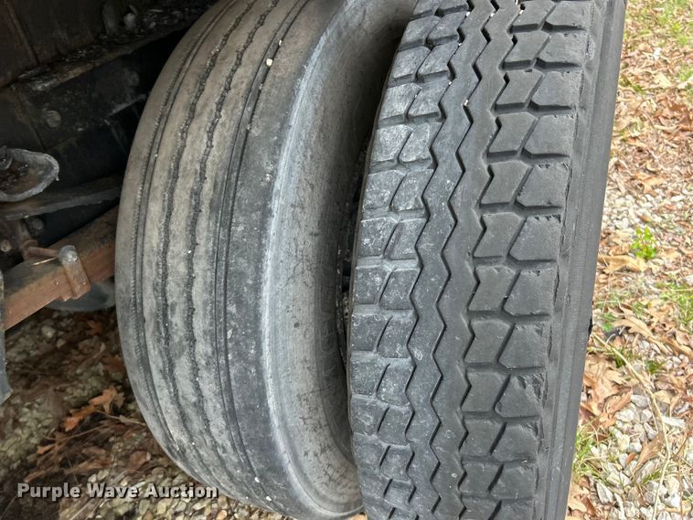 image for item EK4390 1992 Ford CF8000 seal coat truck