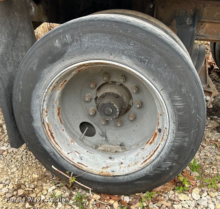 image for item EK4390 1992 Ford CF8000 seal coat truck