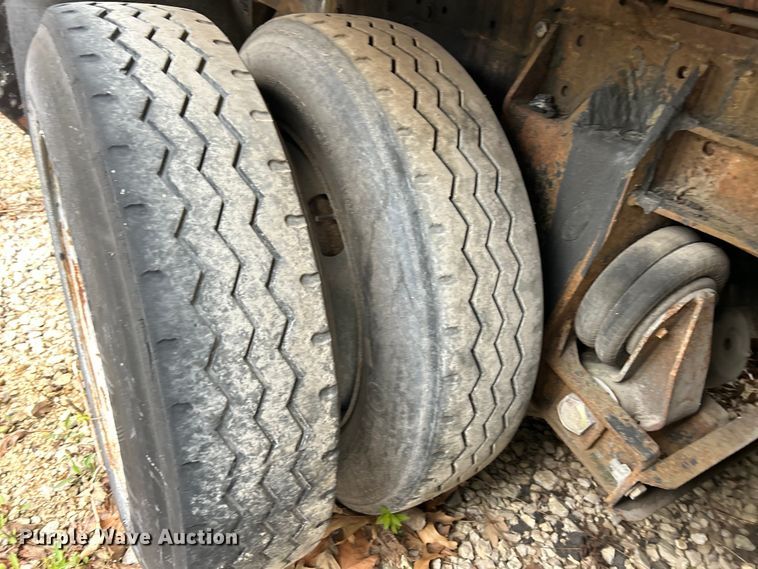 image for item EK4390 1992 Ford CF8000 seal coat truck