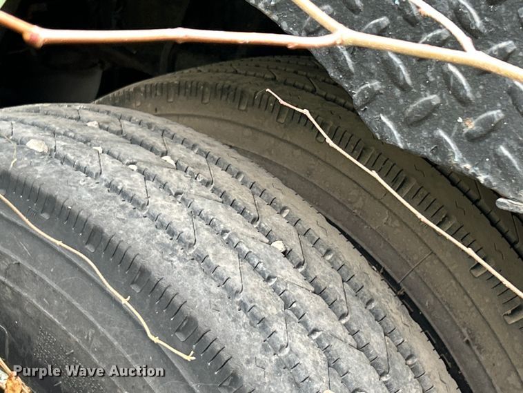 image for item EK4390 1992 Ford CF8000 seal coat truck