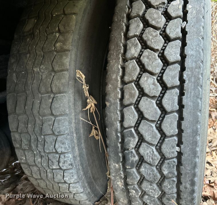 image for item EK4390 1992 Ford CF8000 seal coat truck