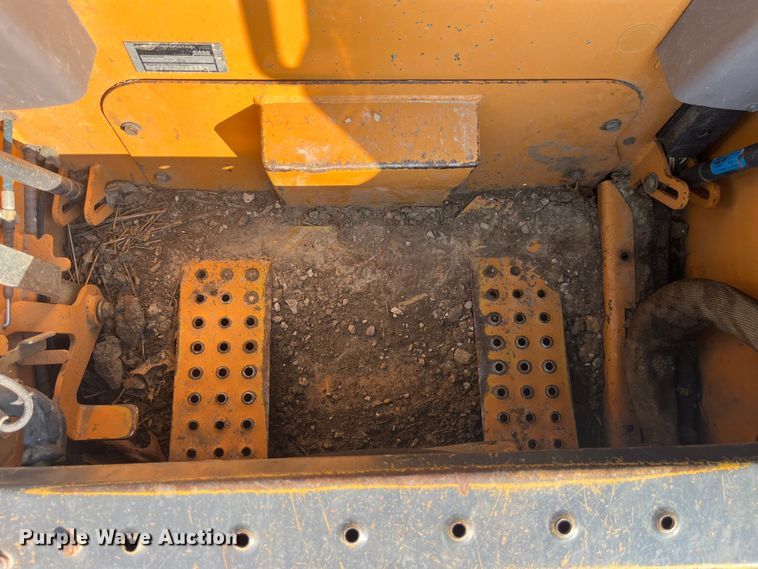 image for item EK8938 2002 Case 90XT tracked skid steer loader