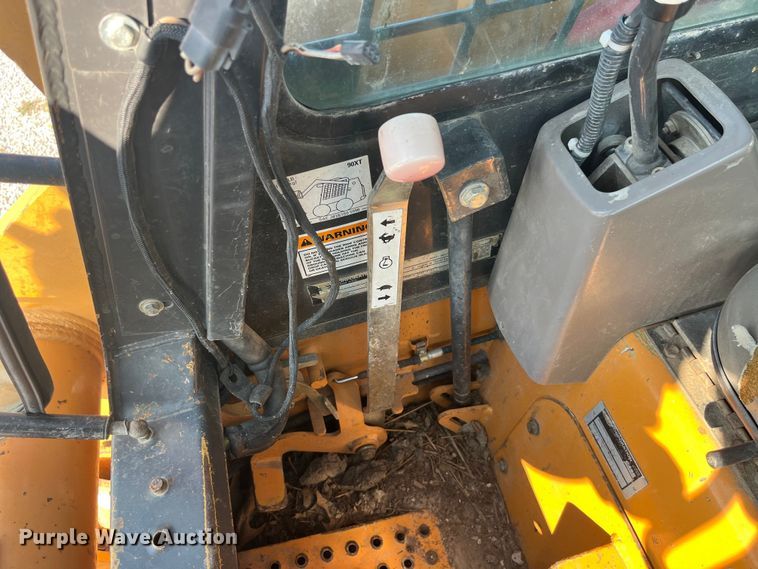 image for item EK8938 2002 Case 90XT tracked skid steer loader