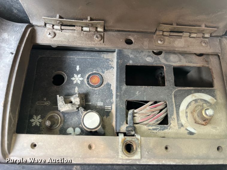 image for item EK8938 2002 Case 90XT tracked skid steer loader