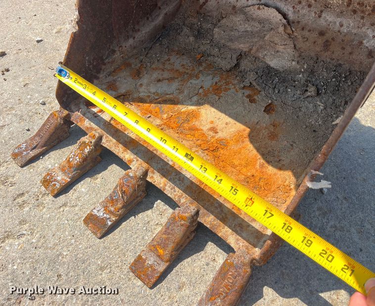 image for item EK8941 1995 Takeuchi TB015 mini excavator