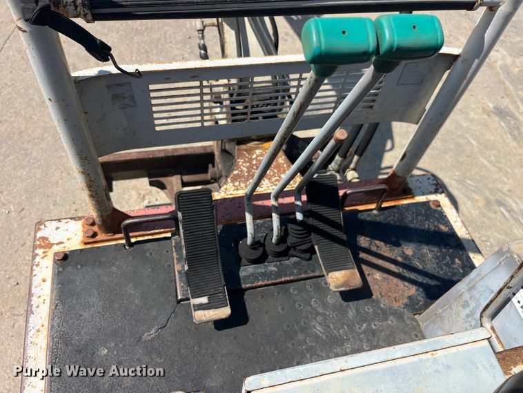 image for item EK8941 1995 Takeuchi TB015 mini excavator