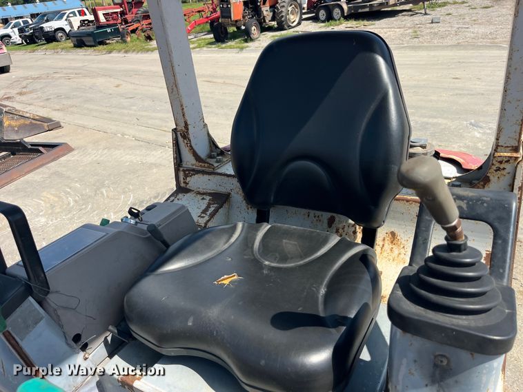 image for item EK8941 1995 Takeuchi TB015 mini excavator