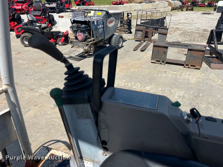 image for item EK8941 1995 Takeuchi TB015 mini excavator