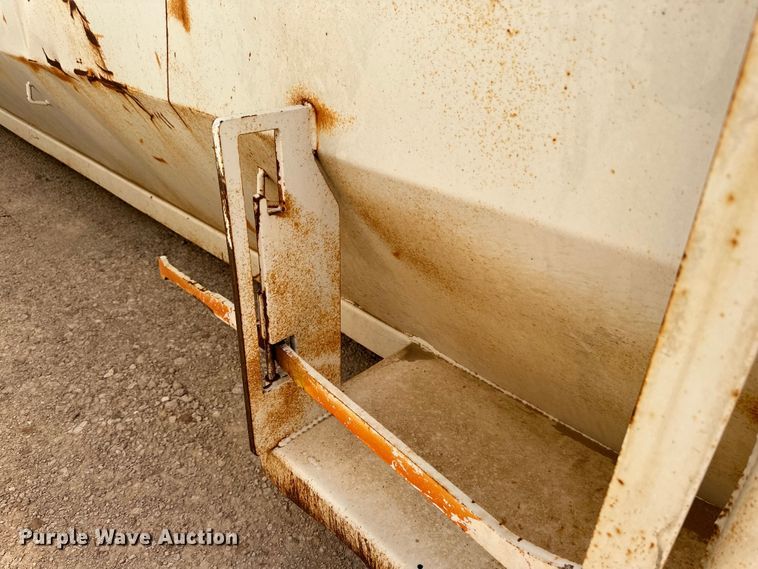 image for item IB9475 Roll-off dumpster