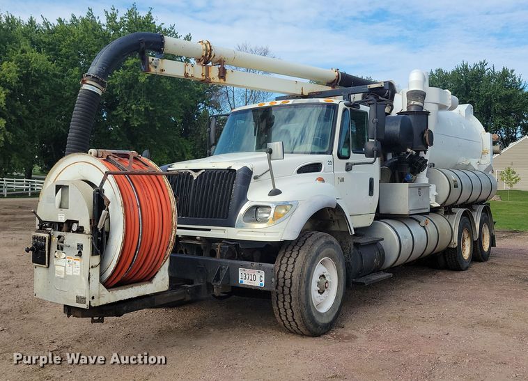 image for item KA9887 2005 International  7600 sewer rodder truck