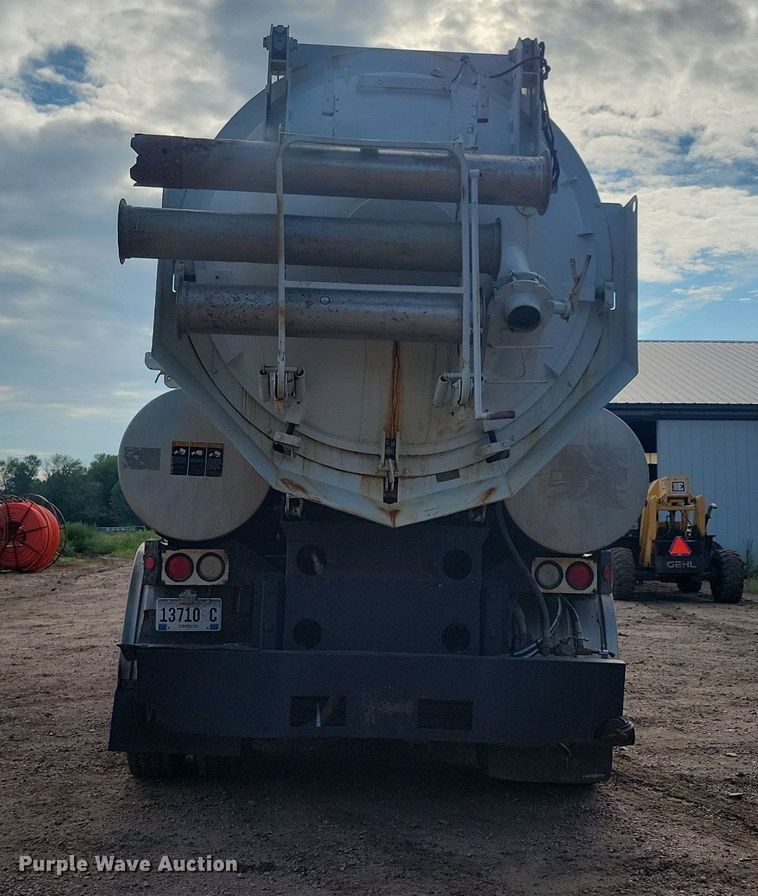 image for item KA9887 2005 International  7600 sewer rodder truck