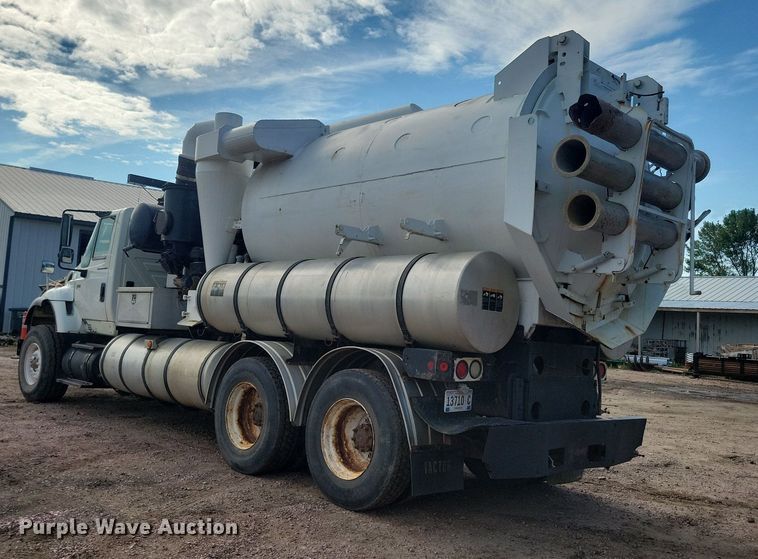 image for item KA9887 2005 International  7600 sewer rodder truck