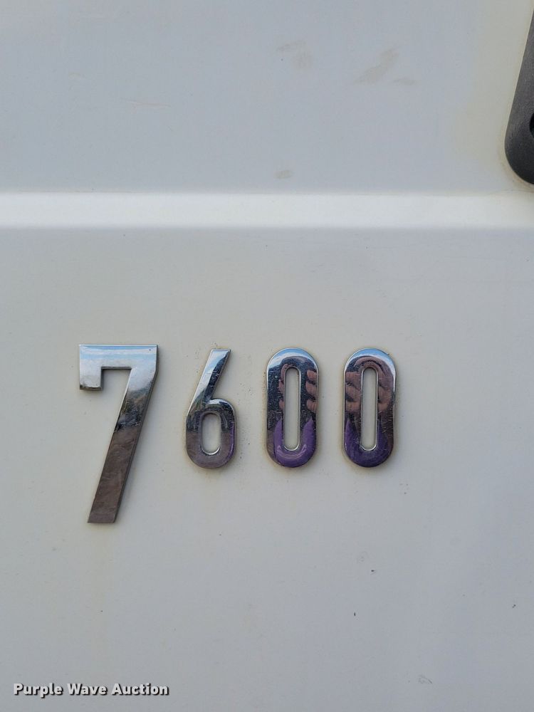 image for item KA9887 2005 International  7600 sewer rodder truck