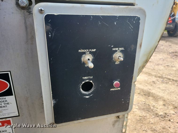 image for item KA9887 2005 International  7600 sewer rodder truck