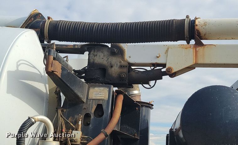 image for item KA9887 2005 International  7600 sewer rodder truck