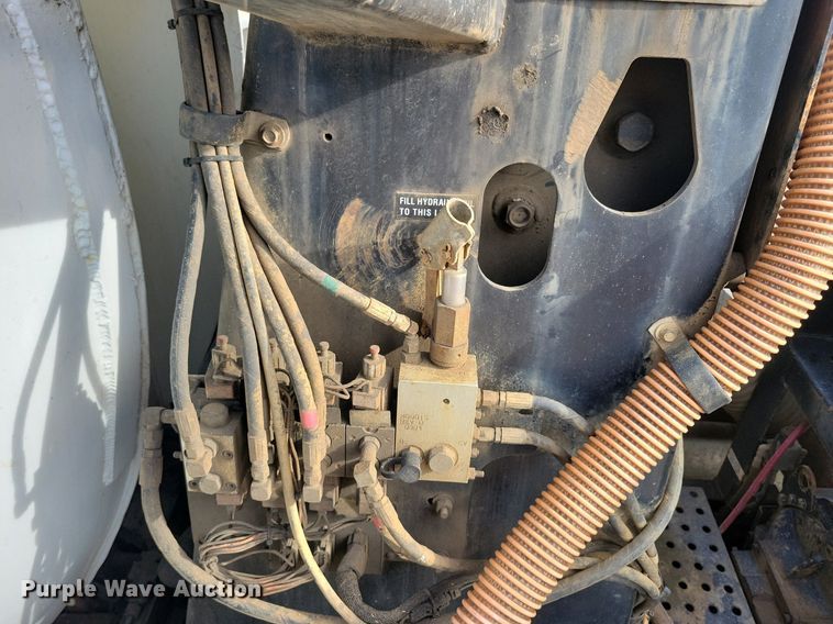 image for item KA9887 2005 International  7600 sewer rodder truck