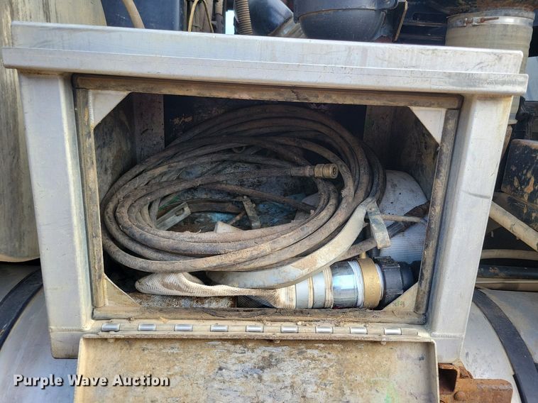 image for item KA9887 2005 International  7600 sewer rodder truck