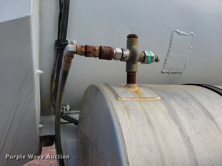 image for item KA9887 2005 International  7600 sewer rodder truck