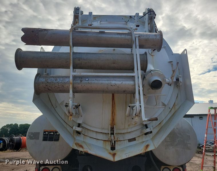 image for item KA9887 2005 International  7600 sewer rodder truck