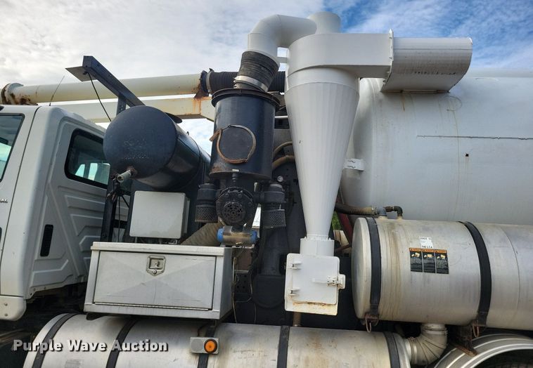 image for item KA9887 2005 International  7600 sewer rodder truck