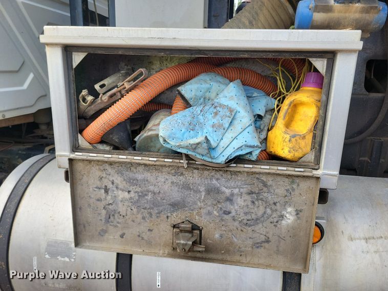 image for item KA9887 2005 International  7600 sewer rodder truck