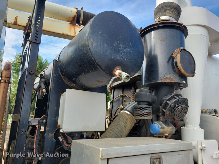 image for item KA9887 2005 International  7600 sewer rodder truck