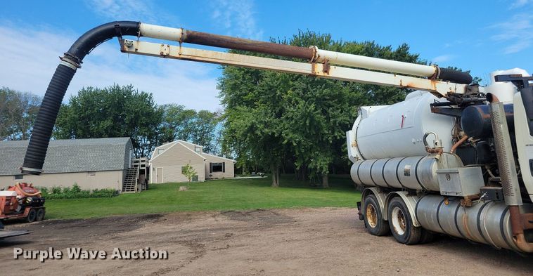 image for item KA9887 2005 International  7600 sewer rodder truck