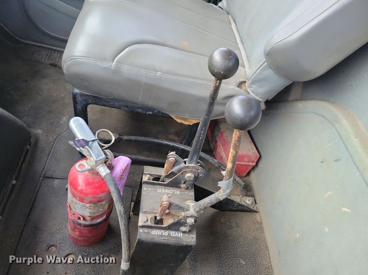 image for item KA9887 2005 International  7600 sewer rodder truck