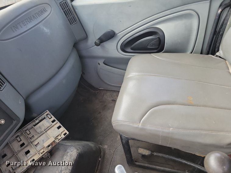 image for item KA9887 2005 International  7600 sewer rodder truck