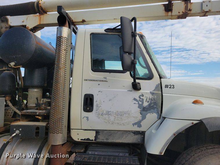 image for item KA9887 2005 International  7600 sewer rodder truck