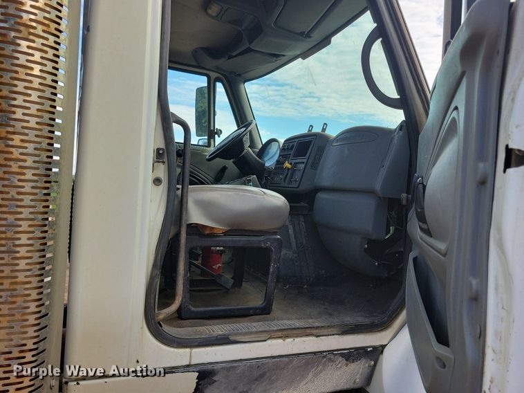 image for item KA9887 2005 International  7600 sewer rodder truck