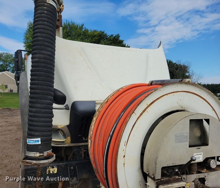 image for item KA9887 2005 International  7600 sewer rodder truck