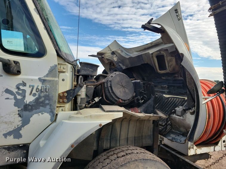 image for item KA9887 2005 International  7600 sewer rodder truck