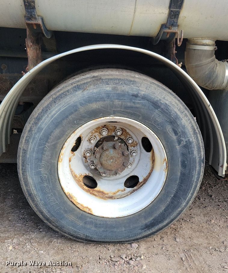 image for item KA9887 2005 International  7600 sewer rodder truck