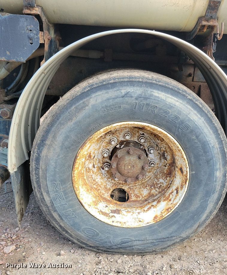 image for item KA9887 2005 International  7600 sewer rodder truck