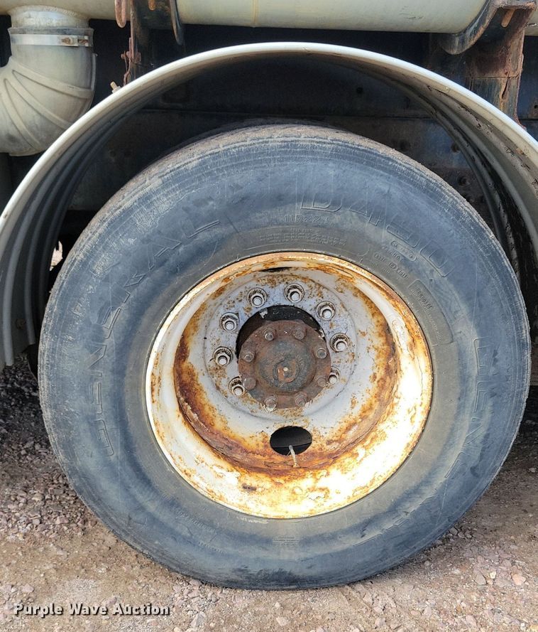 image for item KA9887 2005 International  7600 sewer rodder truck