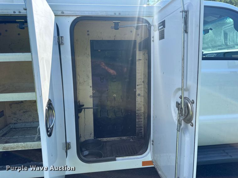 image for item LR9403 2013 Ford  F550 Super Duty XL utility / service truck