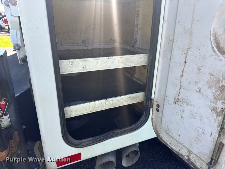 image for item LR9403 2013 Ford  F550 Super Duty XL utility / service truck