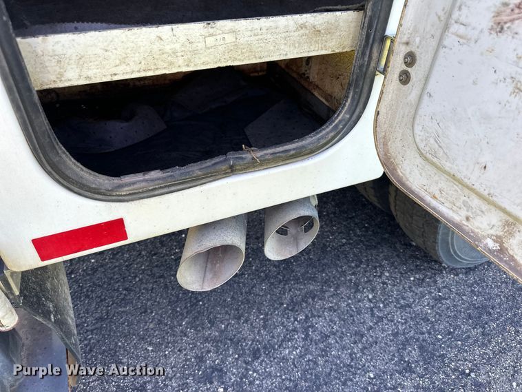 image for item LR9403 2013 Ford  F550 Super Duty XL utility / service truck