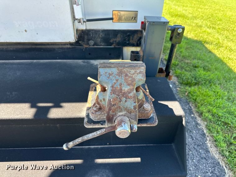 image for item LR9403 2013 Ford  F550 Super Duty XL utility / service truck