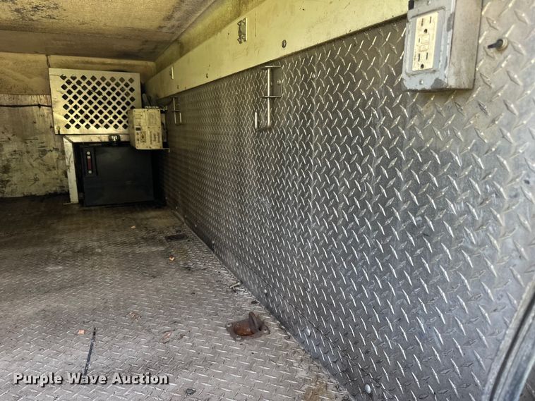 image for item LR9403 2013 Ford  F550 Super Duty XL utility / service truck