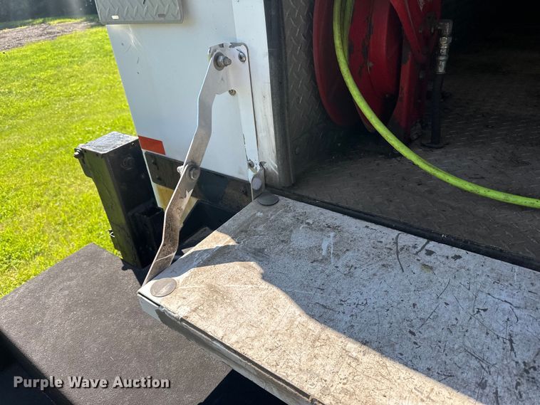 image for item LR9403 2013 Ford  F550 Super Duty XL utility / service truck