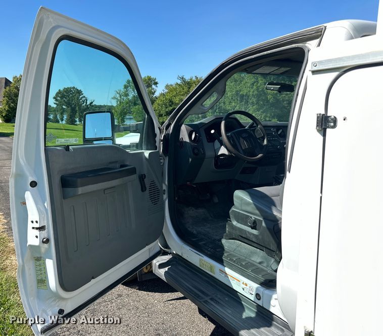 image for item LR9403 2013 Ford  F550 Super Duty XL utility / service truck